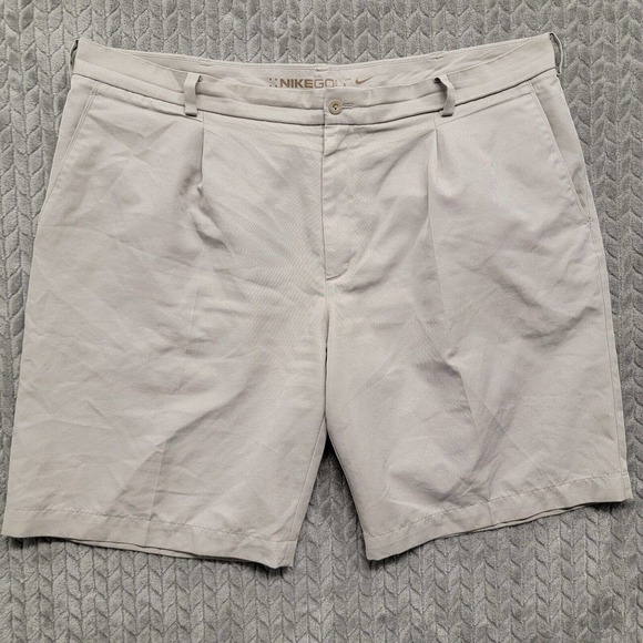 Nike Golf Dri-Fit Mens Light Gray Pleated 10” Shorts Size 42 405850-061 - Picture 1 of 12